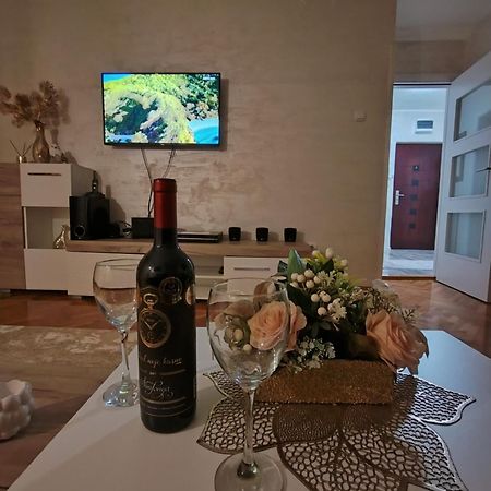 Vemiur Apartment Cacak Luaran gambar