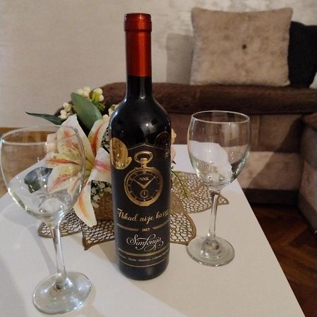 Vemiur Apartment Cacak Luaran gambar