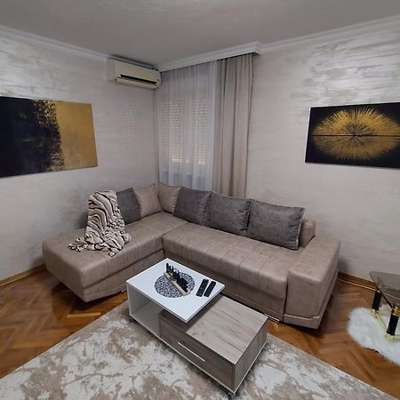 Vemiur Apartment Cacak Luaran gambar
