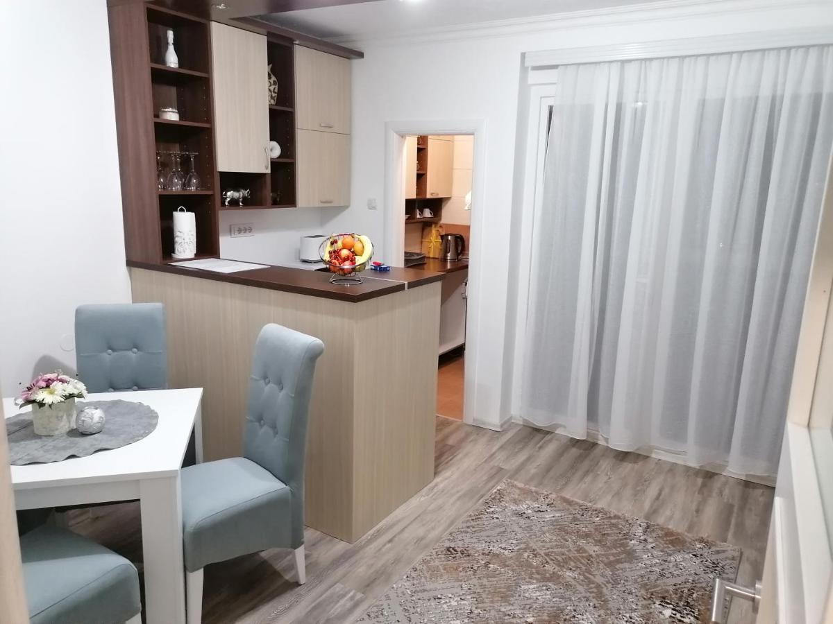 Vemiur Apartment Cacak Luaran gambar