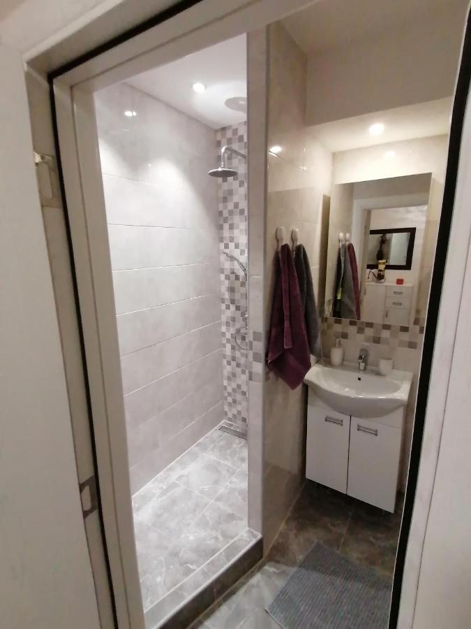 Vemiur Apartment Cacak Luaran gambar