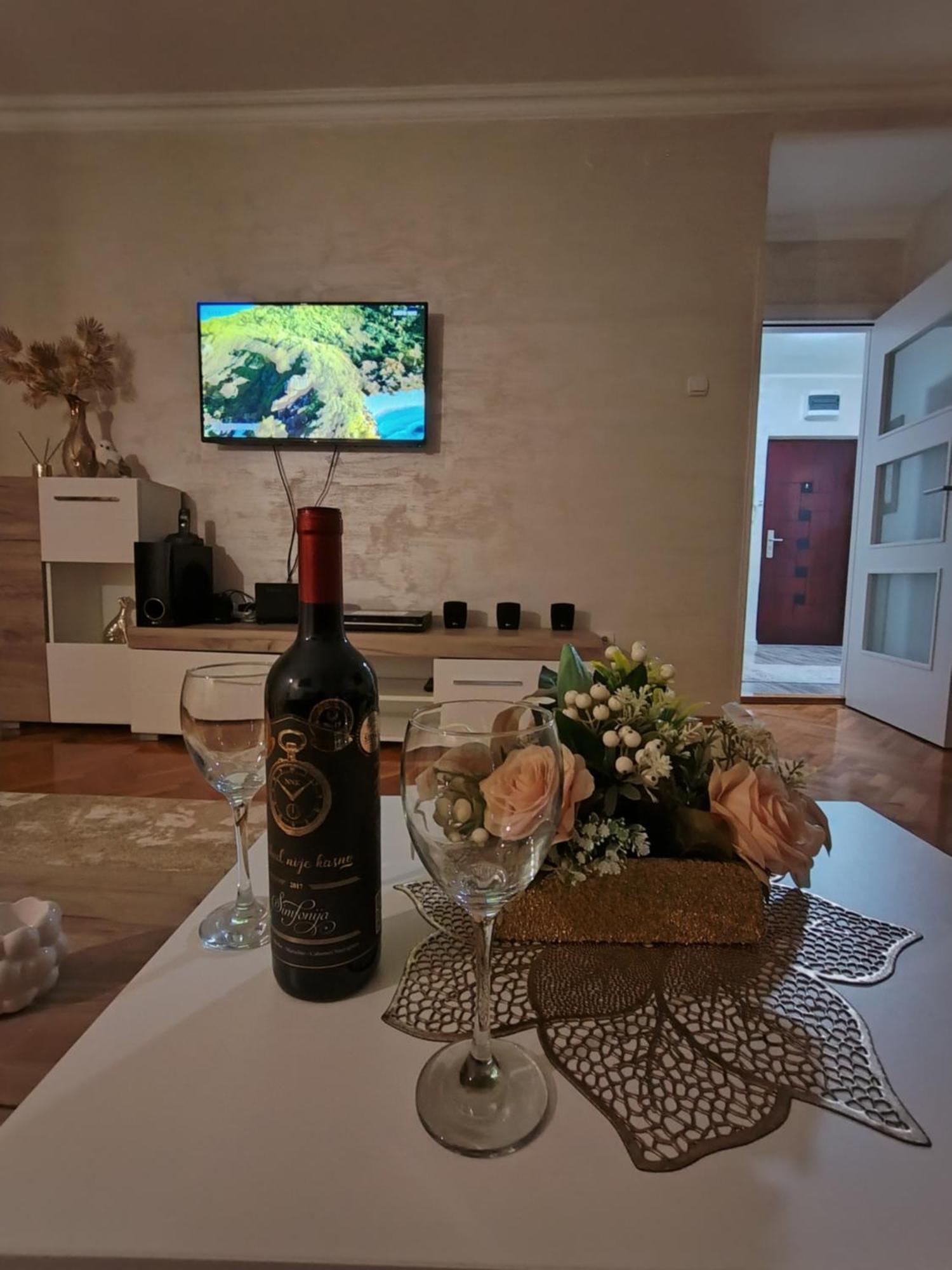 Vemiur Apartment Cacak Luaran gambar