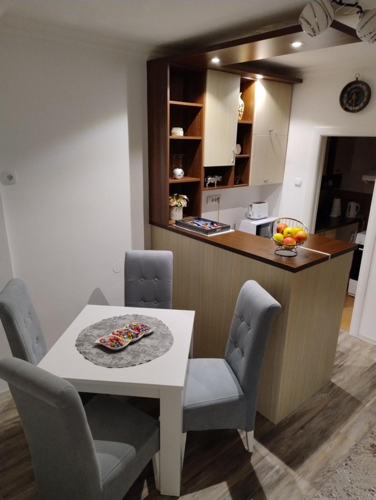 Vemiur Apartment Cacak Luaran gambar