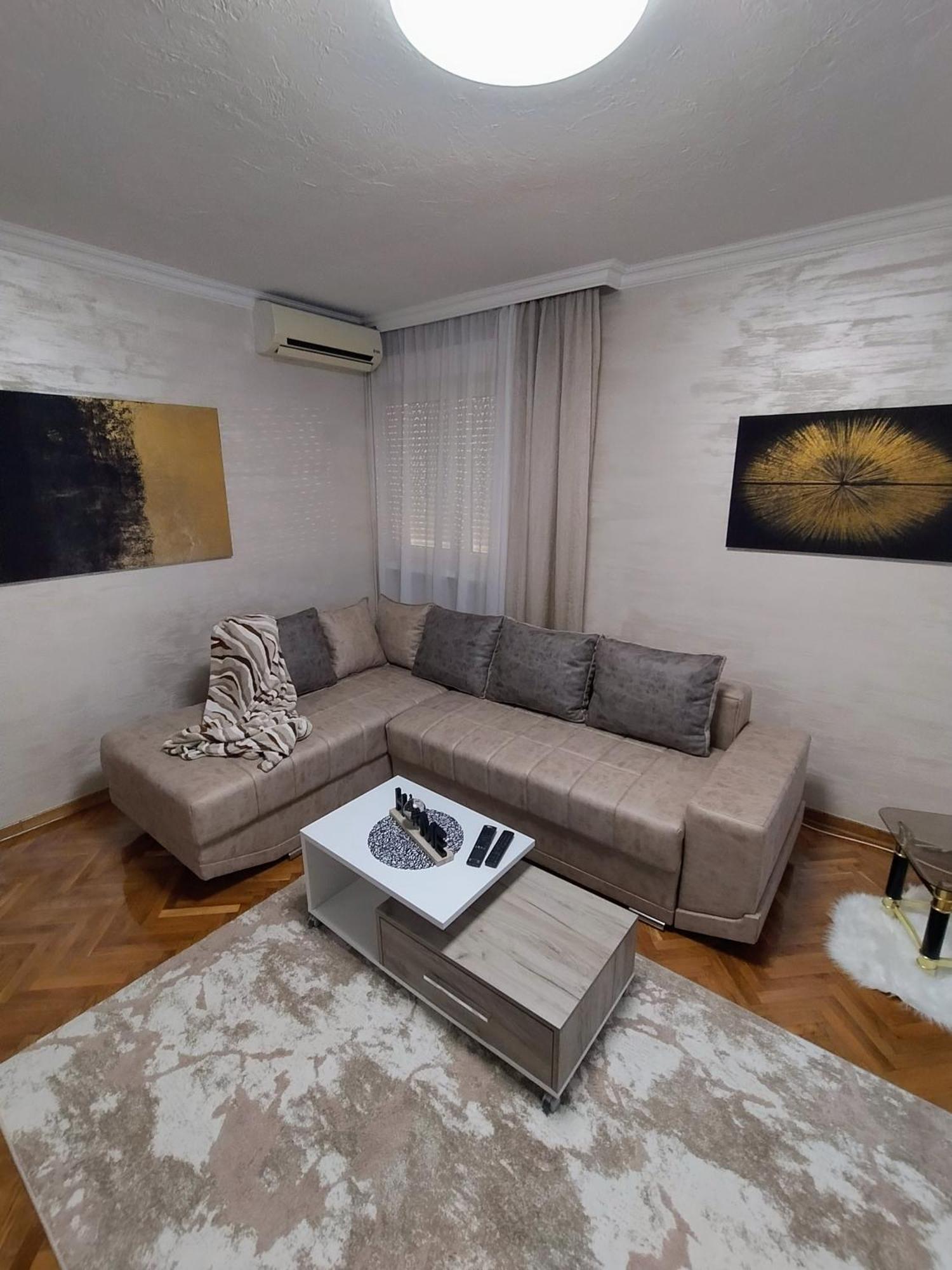 Vemiur Apartment Cacak Luaran gambar
